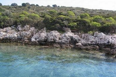Ιόνιο, Αστακός ιδιωτικό νησί με φυσικό λιμάνι